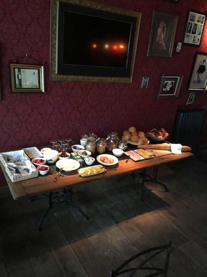 نيوبورت B&B Le Grand Cabaret المظهر الخارجي الصورة